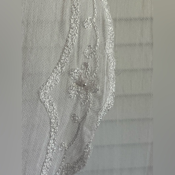 Elegant White Lace Bridal Veil main image 8